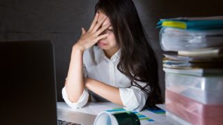 ブルースクリーン(青い画面)の対処方法 | 原因やエラーコードを解説