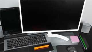 パソコン(PC)の電源が入らない場合の対処法 | 原因や注意点を解説
